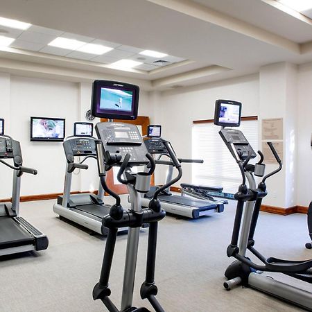 Springhill Suites Хамптън Екстериор снимка