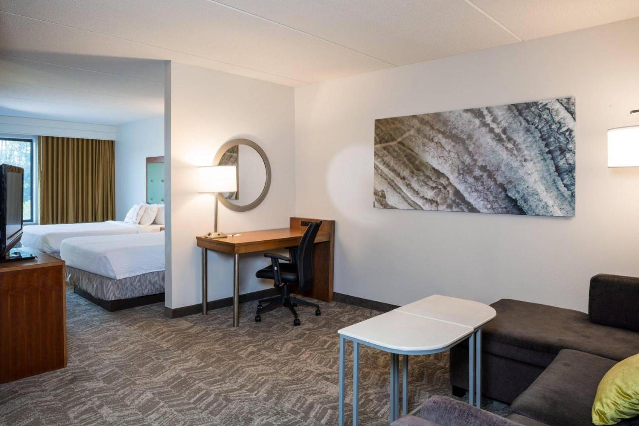 Springhill Suites Хамптън Екстериор снимка