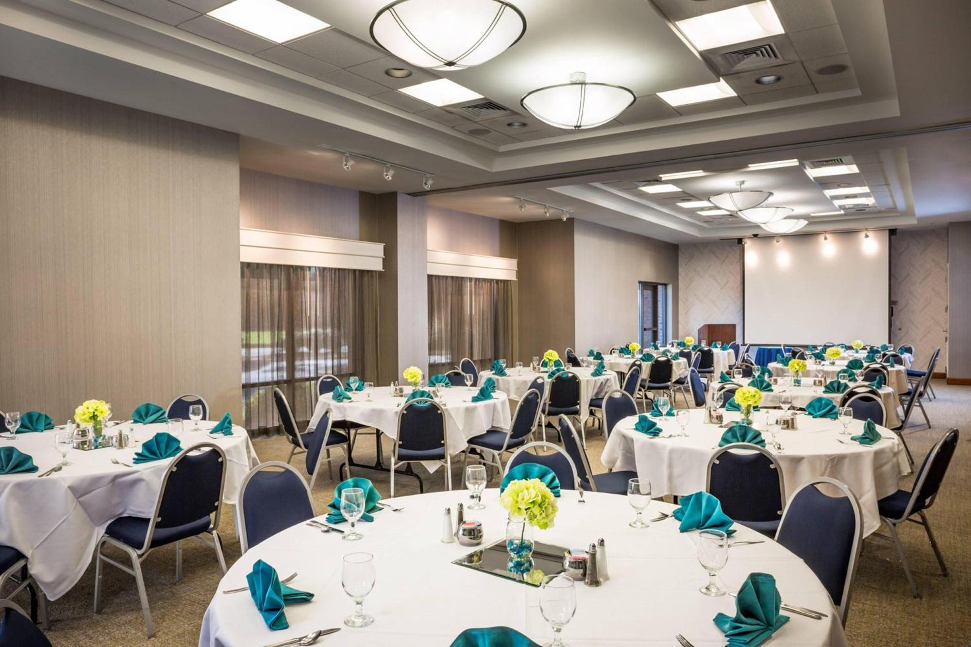 Springhill Suites Хамптън Екстериор снимка
