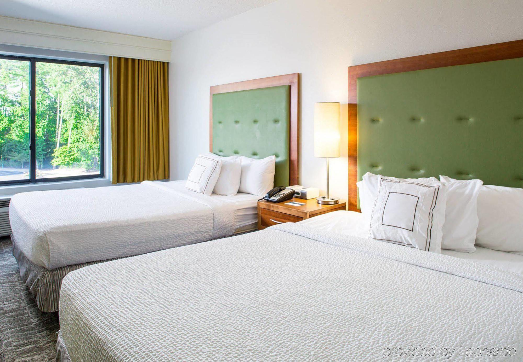 Springhill Suites Хамптън Екстериор снимка