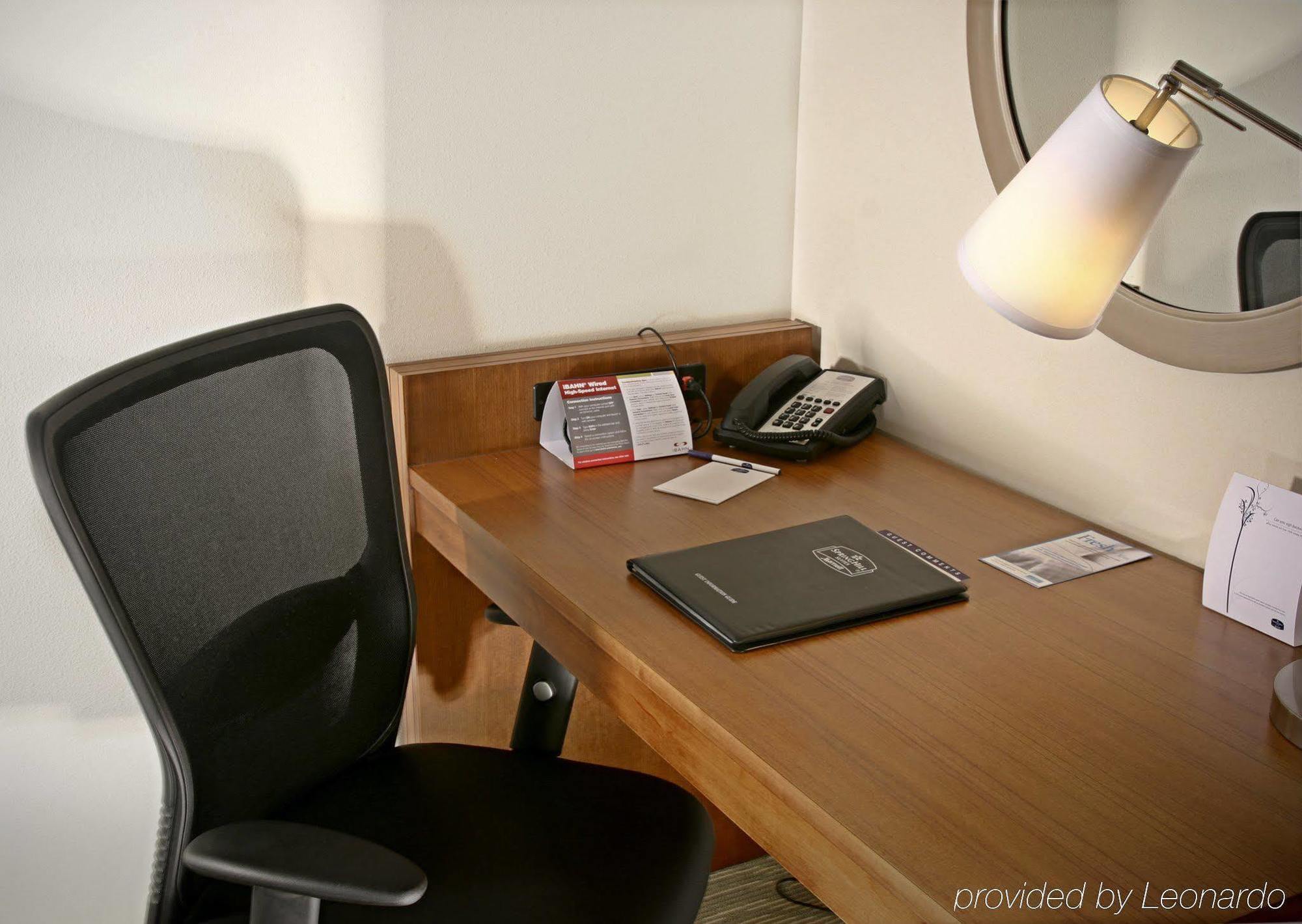 Springhill Suites Хамптън Екстериор снимка