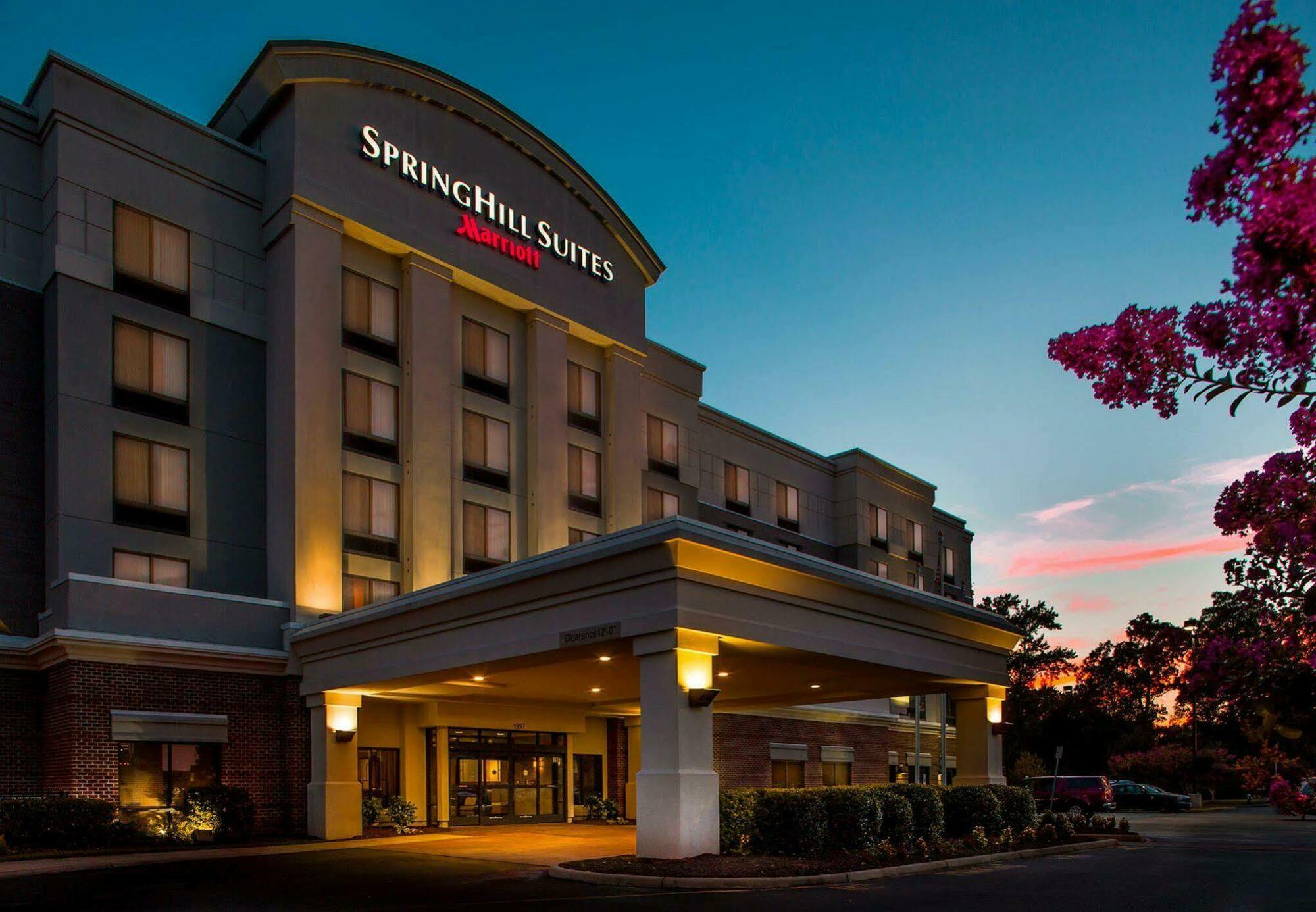 Springhill Suites Хамптън Екстериор снимка